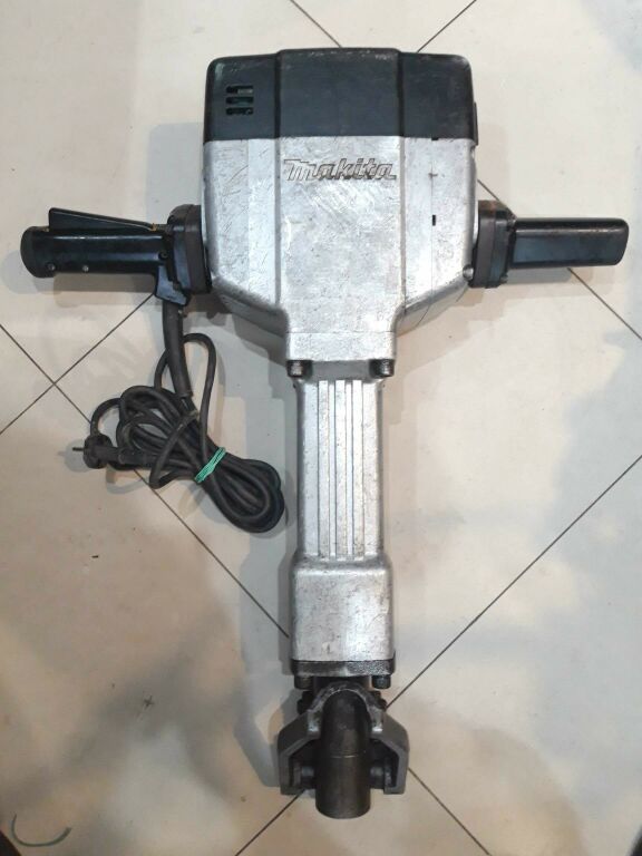 MŁOTY WYBURZENIOWY MAKITA HM1800