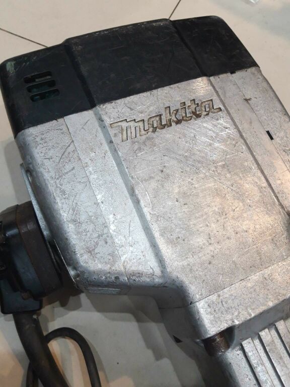 MŁOTY WYBURZENIOWY MAKITA HM1800