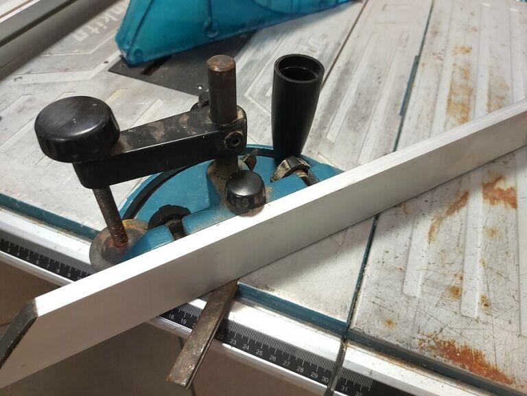 makita-pilarka-stolowa-mlt100-pila-1500w-maksymalna-moc-1500