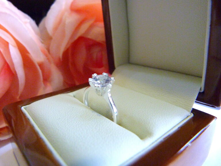 boski-srebrny-pierscionek-z-kamieniem-218g-925-material-srebro