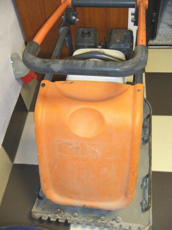 zageszczarka-belle-z-silnikiem-loncin-rodzaj-zageszczarki-plytowa-ubijak