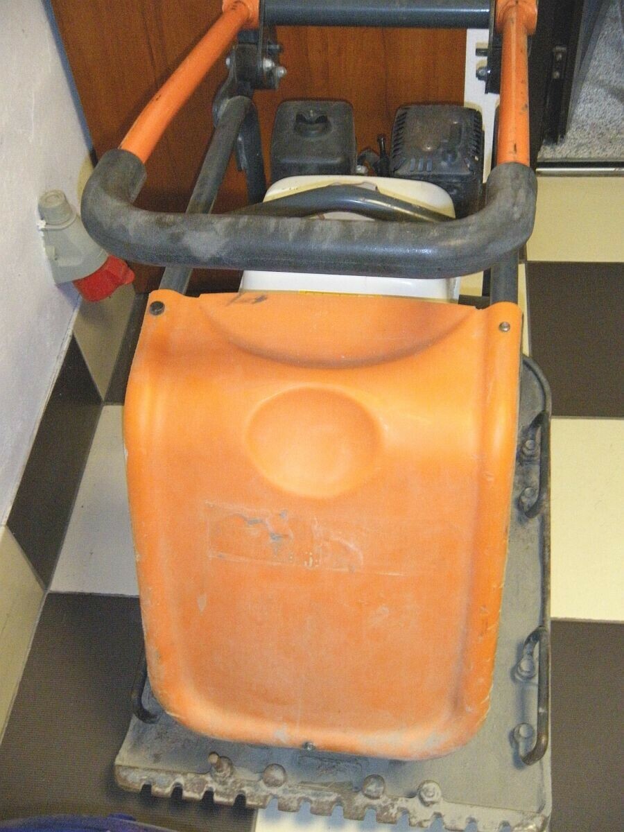 zageszczarka-belle-z-silnikiem-loncin-rodzaj-zageszczarki-plytowa-ubijak