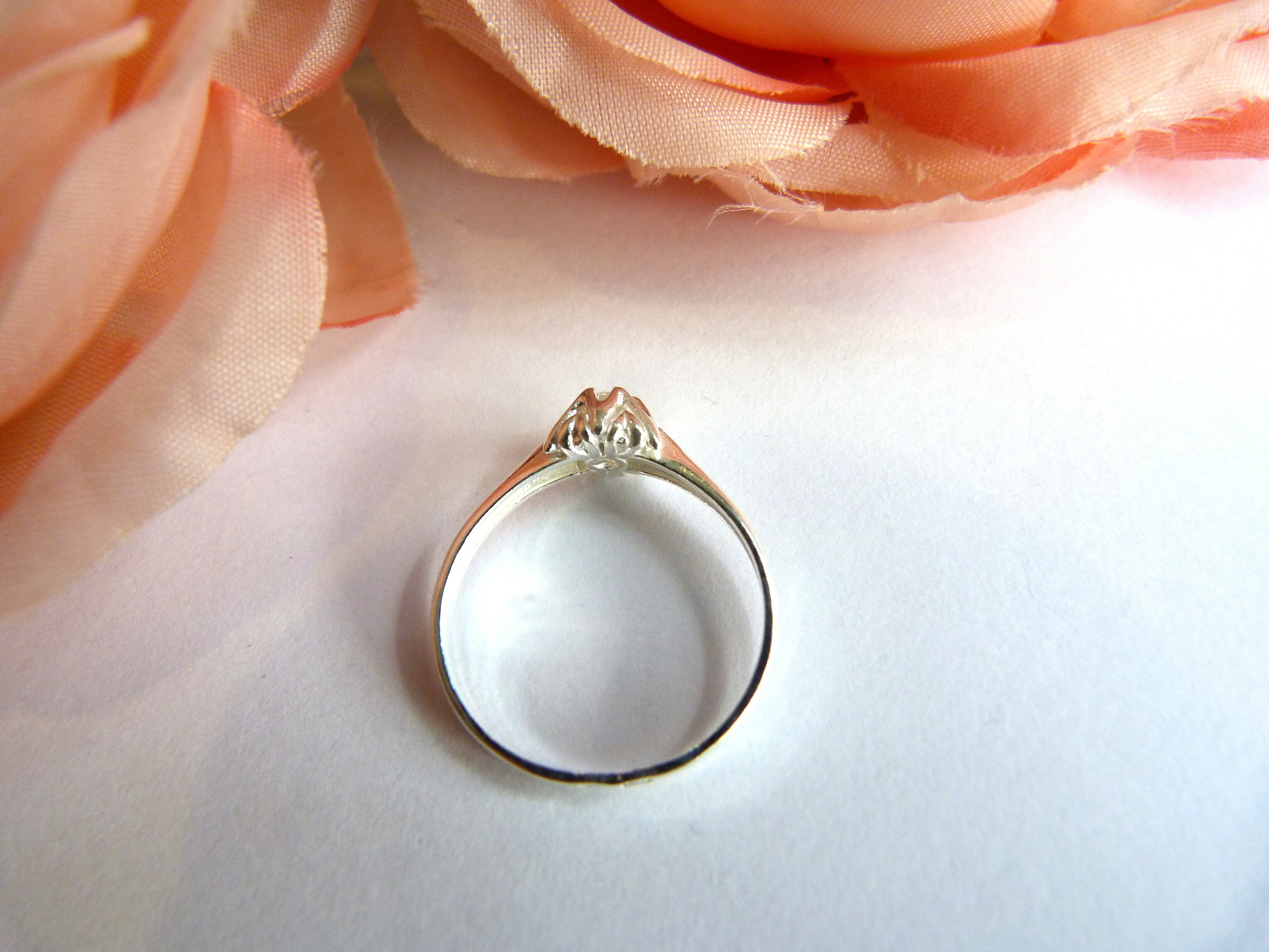 ciekawy-srebrny-pierscionek-z-kamieniem-167g-925-material-15835-4