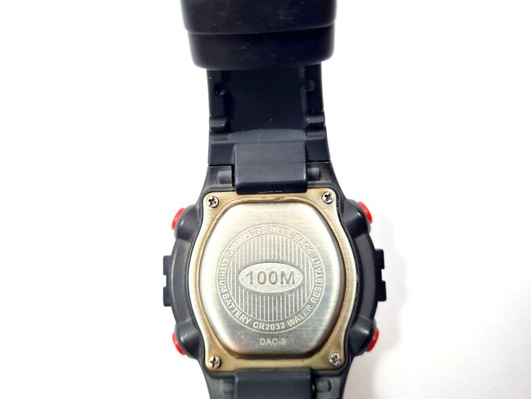 zegarek-xonix-dac-9-porysowane-szkielko-rodzaj-cyfrowe