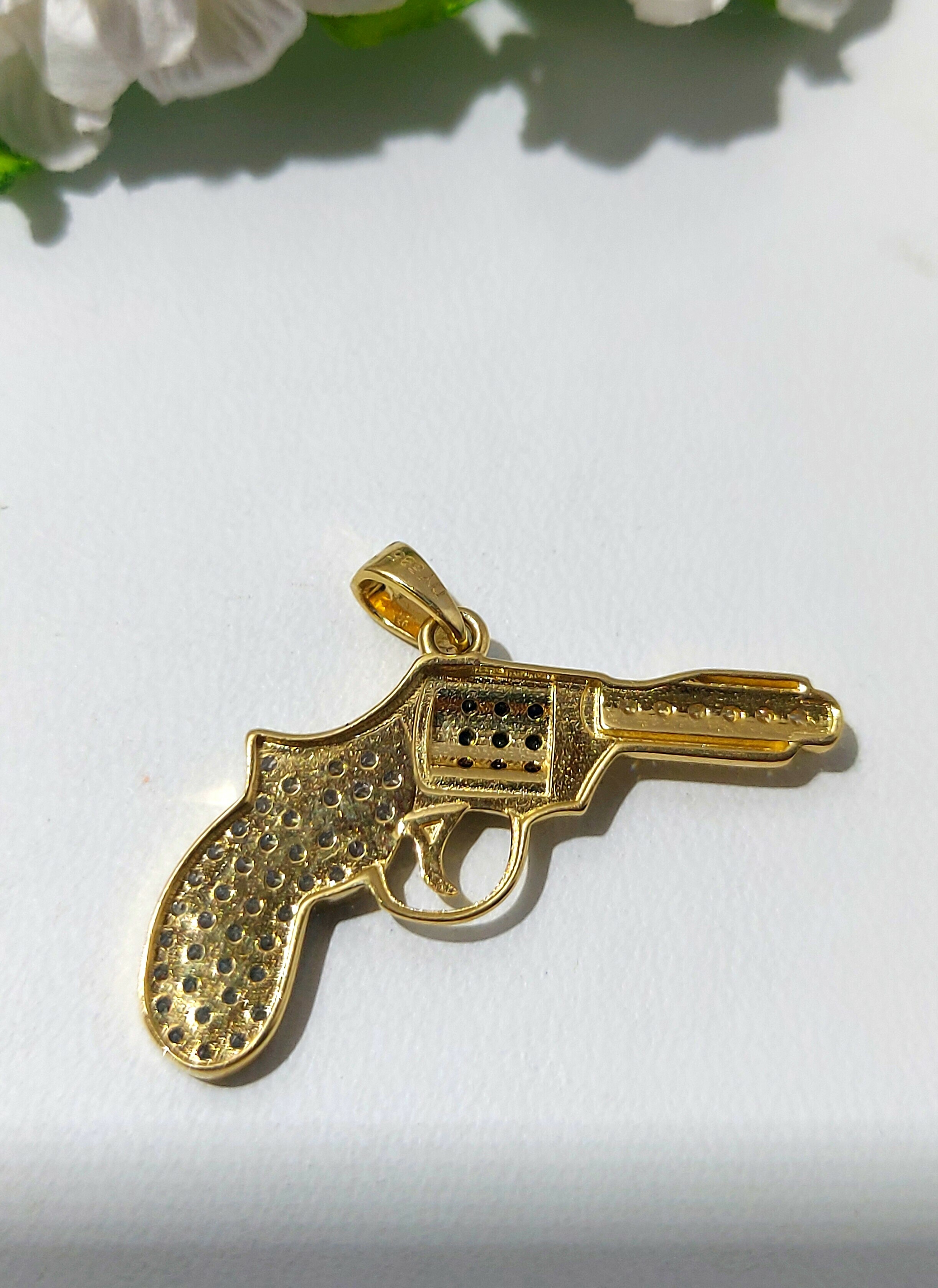 zlota-zawieszka-pistolet-pr-585-material-15835-2