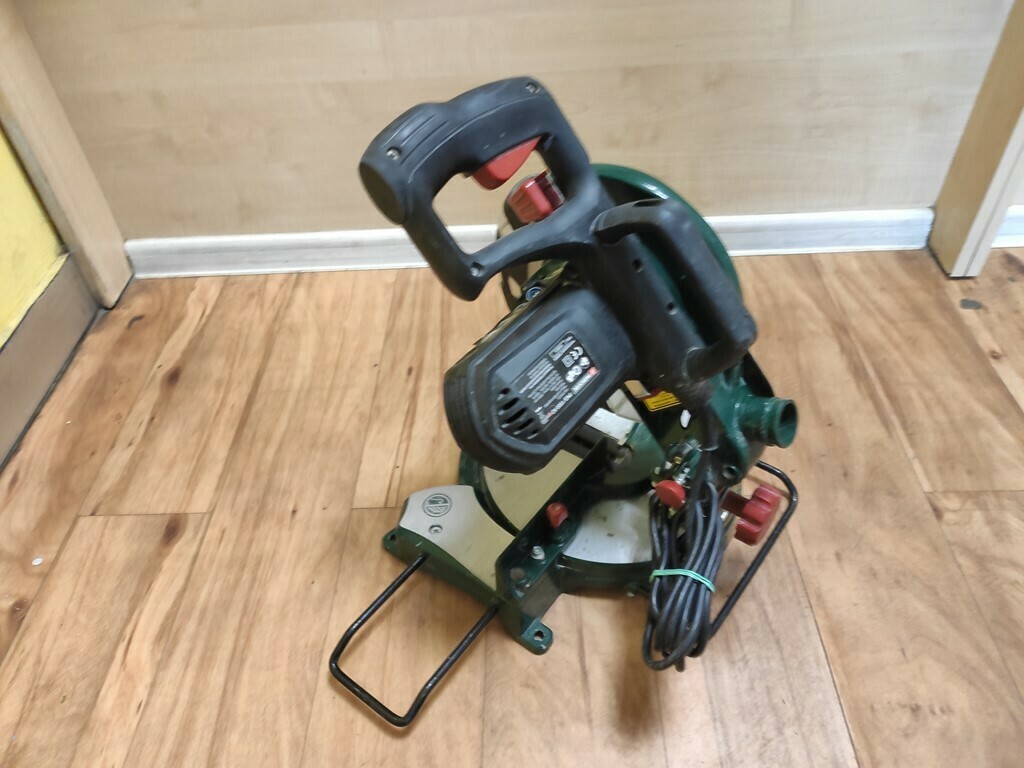 pila-ukosna-parkside-pks-1500-a2-srednica-tarczy-210