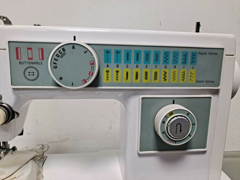 WIELOFUNKCYJNA DOMOWA MASZYNA DO SZYCIA SEW1 70W