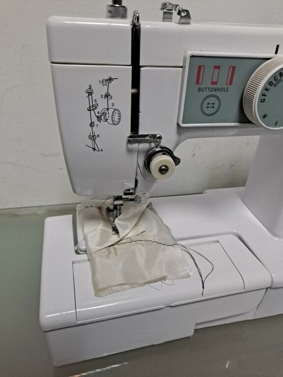 WIELOFUNKCYJNA DOMOWA MASZYNA DO SZYCIA SEW1 70W