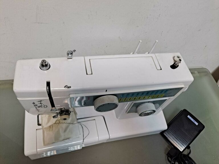 WIELOFUNKCYJNA DOMOWA MASZYNA DO SZYCIA SEW1 70W