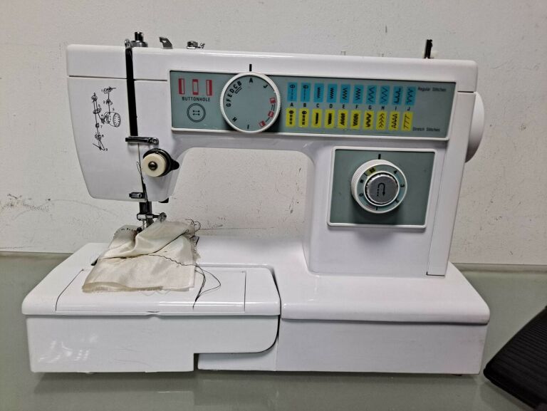 WIELOFUNKCYJNA DOMOWA MASZYNA DO SZYCIA SEW1 70W