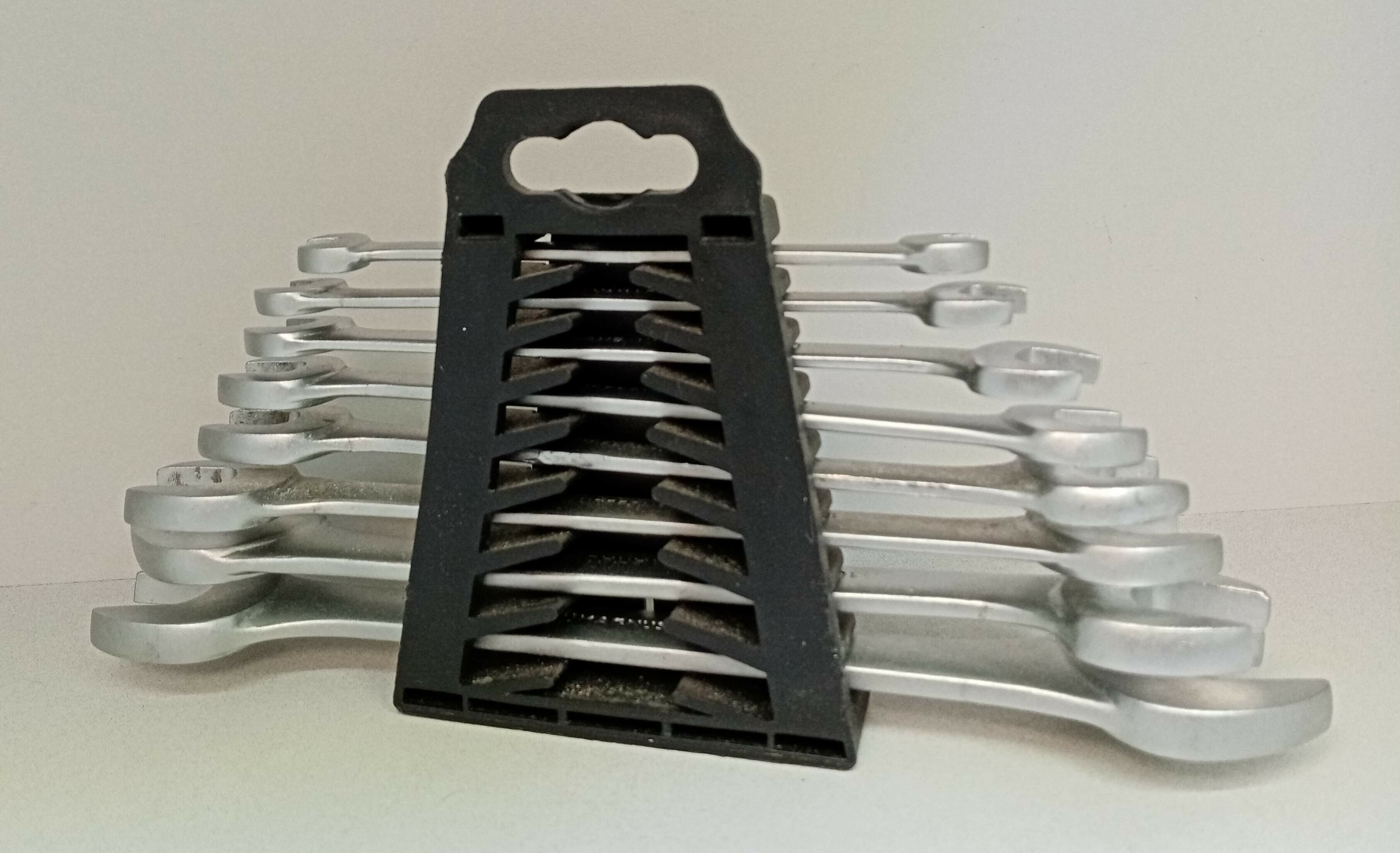 zestaw-kluczy-plaskich-magnusson-8-elementow-stan-uzywany