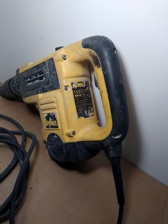 MŁOT UDAROWO-OBROTOWY DEWALT D25501-QS 1100W