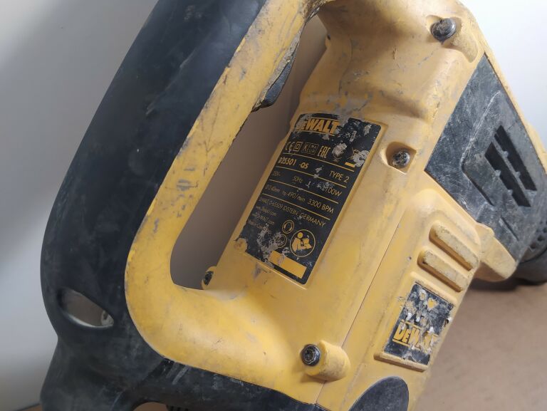 MŁOT UDAROWO-OBROTOWY DEWALT D25501-QS 1100W