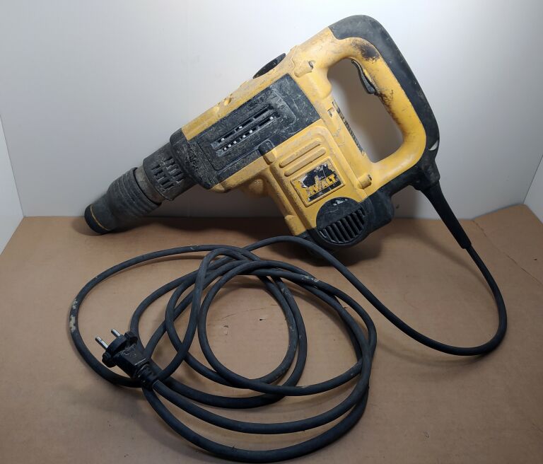 MŁOT UDAROWO-OBROTOWY DEWALT D25501-QS 1100W