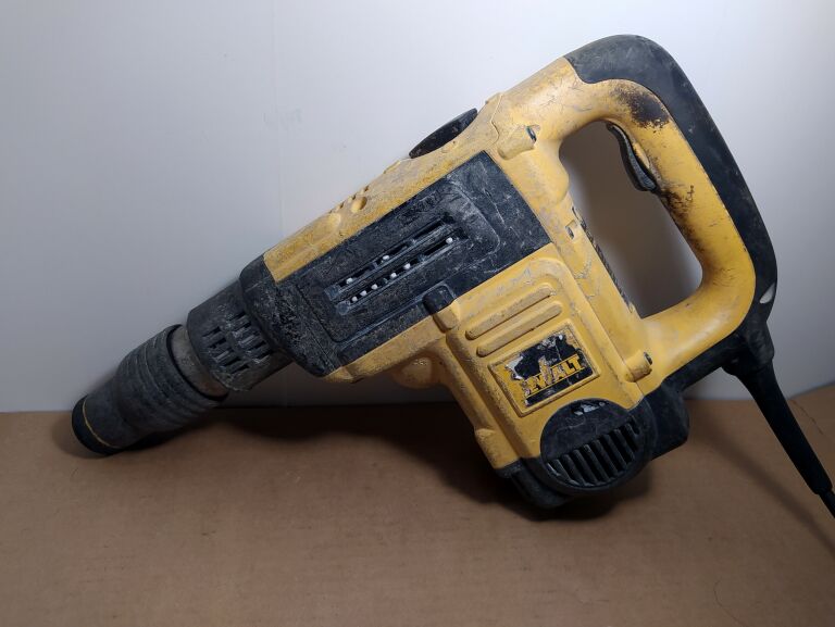 MŁOT UDAROWO-OBROTOWY DEWALT D25501-QS 1100W