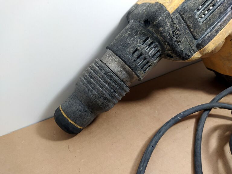 MŁOT UDAROWO-OBROTOWY DEWALT D25501-QS 1100W