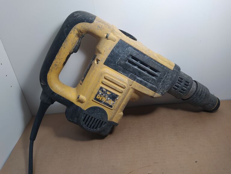 MŁOT UDAROWO-OBROTOWY DEWALT D25501-QS 1100W