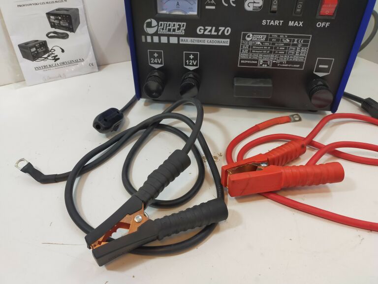 prostownik-12-24v-60a-50-500ah-rozruch-180a-rippe-product-id