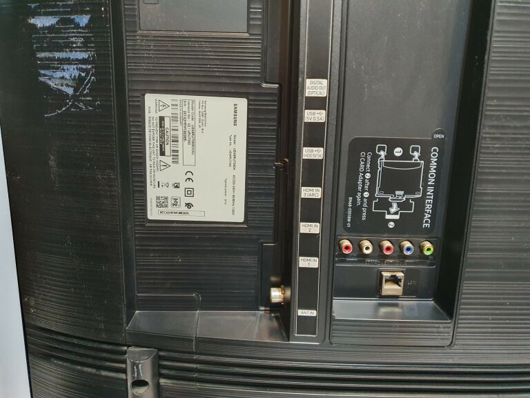 49 TELEWIZOR SMART TV UHD4K Z ZAKRZYWIONYM EKRANE