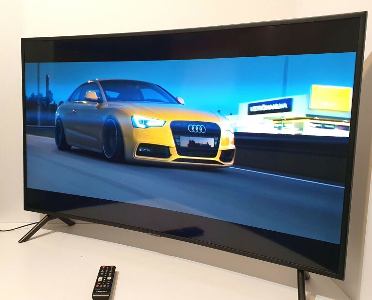 49 TELEWIZOR SMART TV UHD4K Z ZAKRZYWIONYM EKRANE