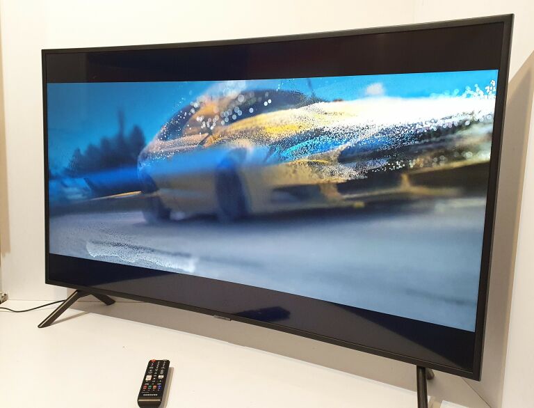 49 TELEWIZOR SMART TV UHD4K Z ZAKRZYWIONYM EKRANE