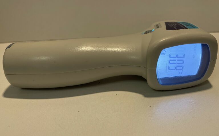 TERMOMETR BEZDOTYKOWY INTEC HM-668B