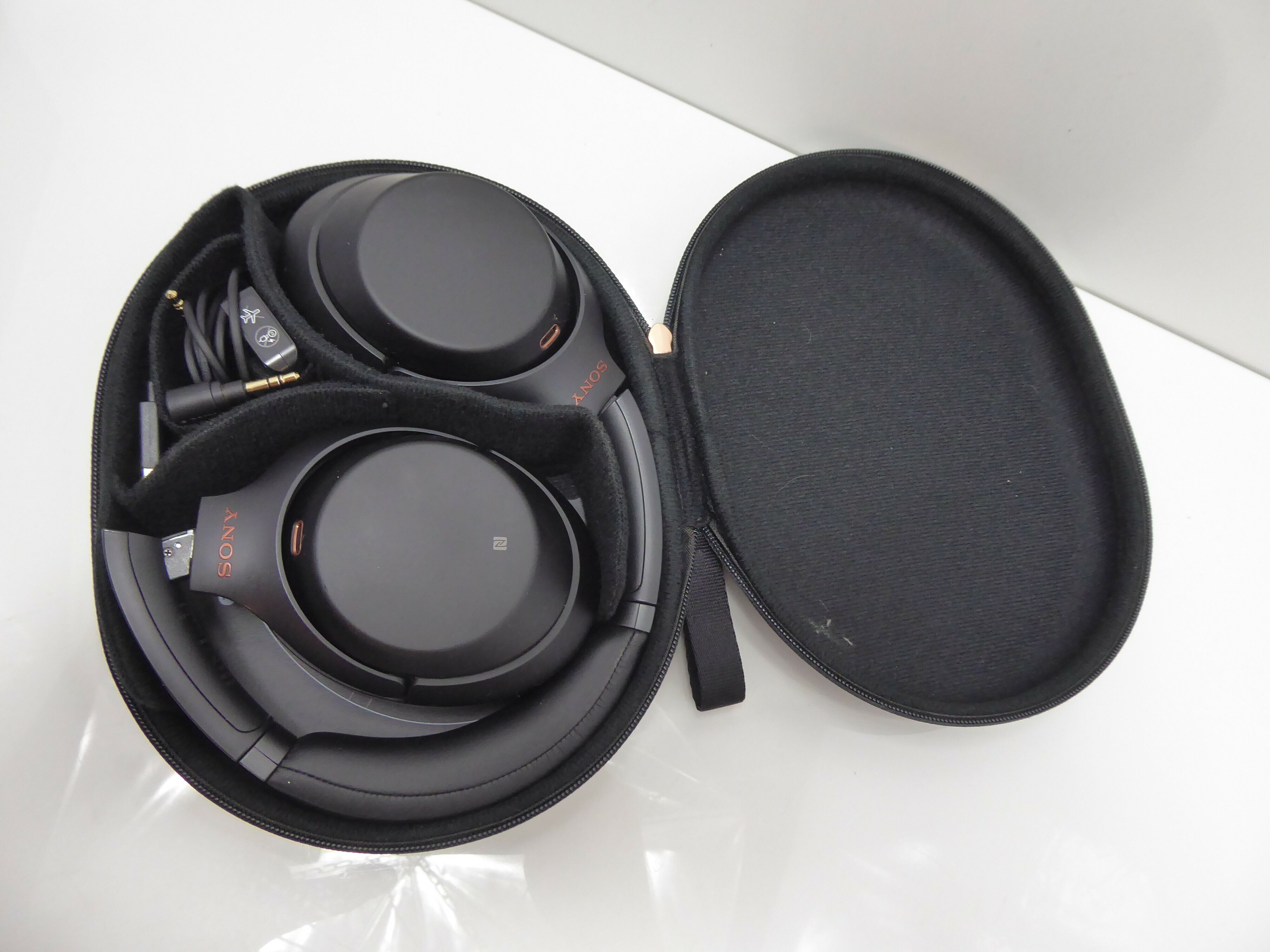 sluchawki-sony-wh-1000xm3-kolor-dominujacy-czarny