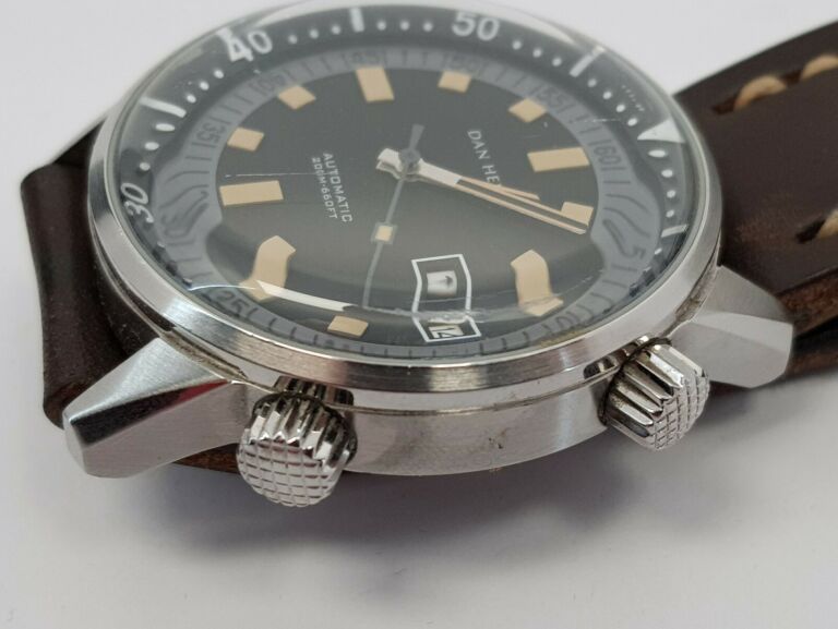 zegarek-dan-henry-1970-diver-compressor-limited-ksztalt-koperty-owalna