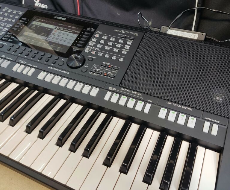 KEYBOARD YAMAHA PSR S775