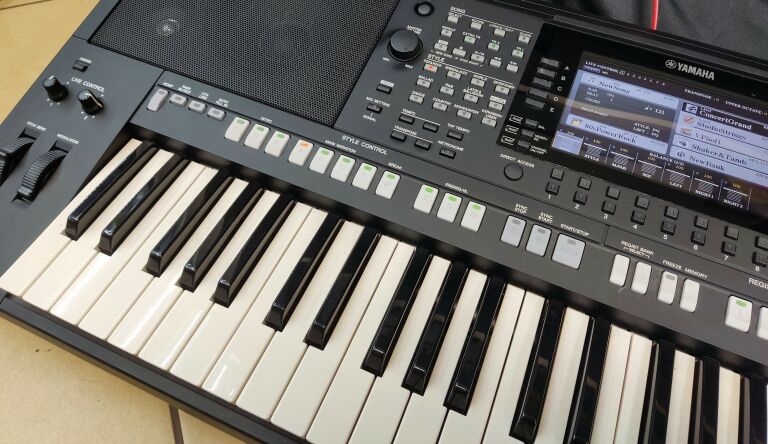 KEYBOARD YAMAHA PSR S775