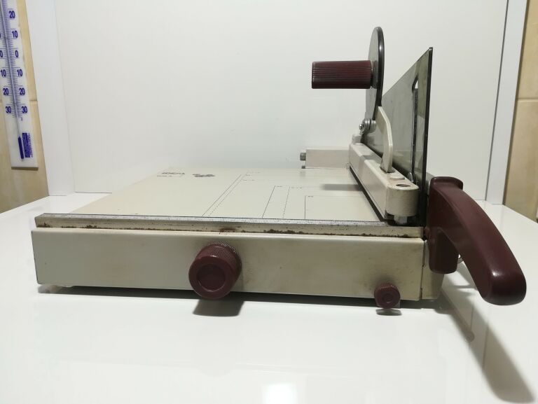 gilotyna-do-papieru-biurowa-metalowa-ideal-1038-a-marka-1038-a