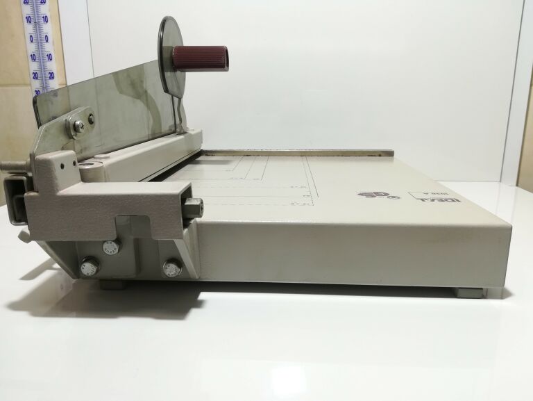 gilotyna-do-papieru-biurowa-metalowa-ideal-1038-a-stan-uzywany