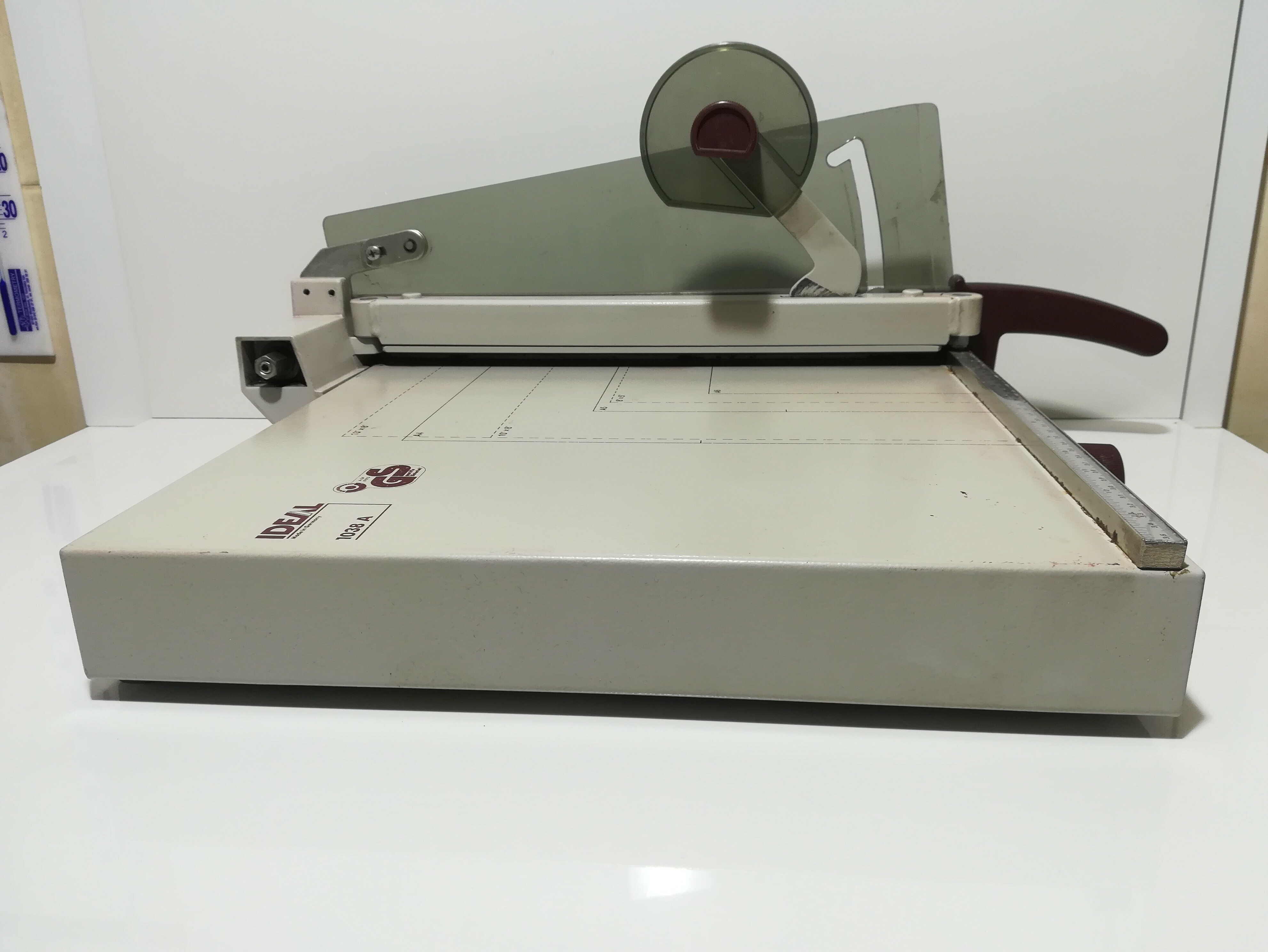 gilotyna-do-papieru-biurowa-metalowa-ideal-1038-a-glogowska-91a-poznan