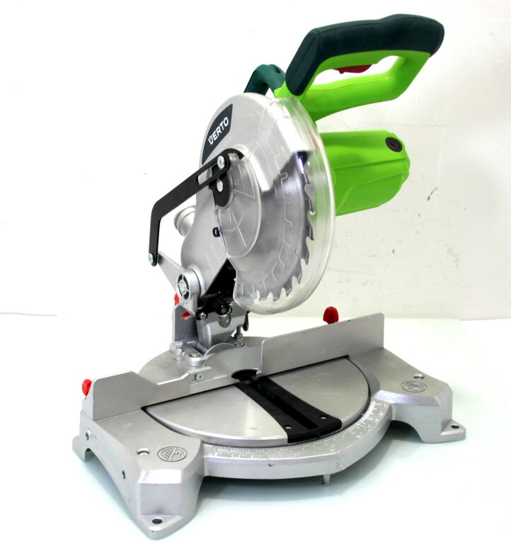 PILARKA UKOSOWA 1500W 210 X 30 MM VERTO 52G206