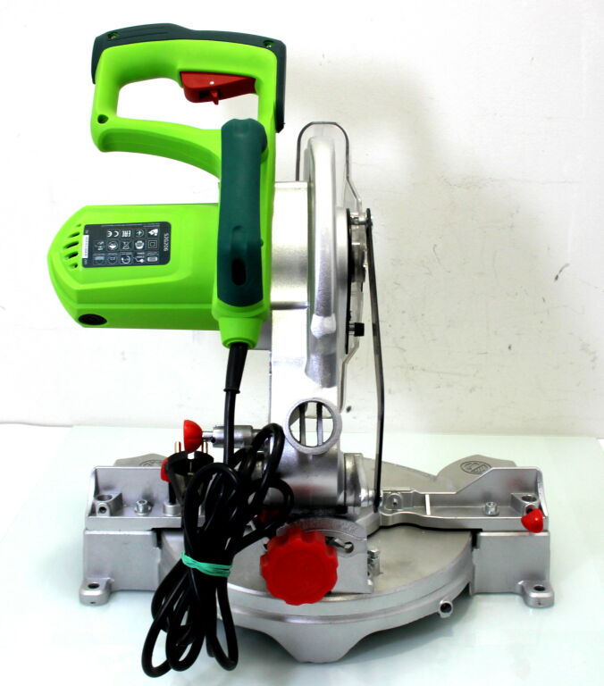 PILARKA UKOSOWA 1500W 210 X 30 MM VERTO 52G206