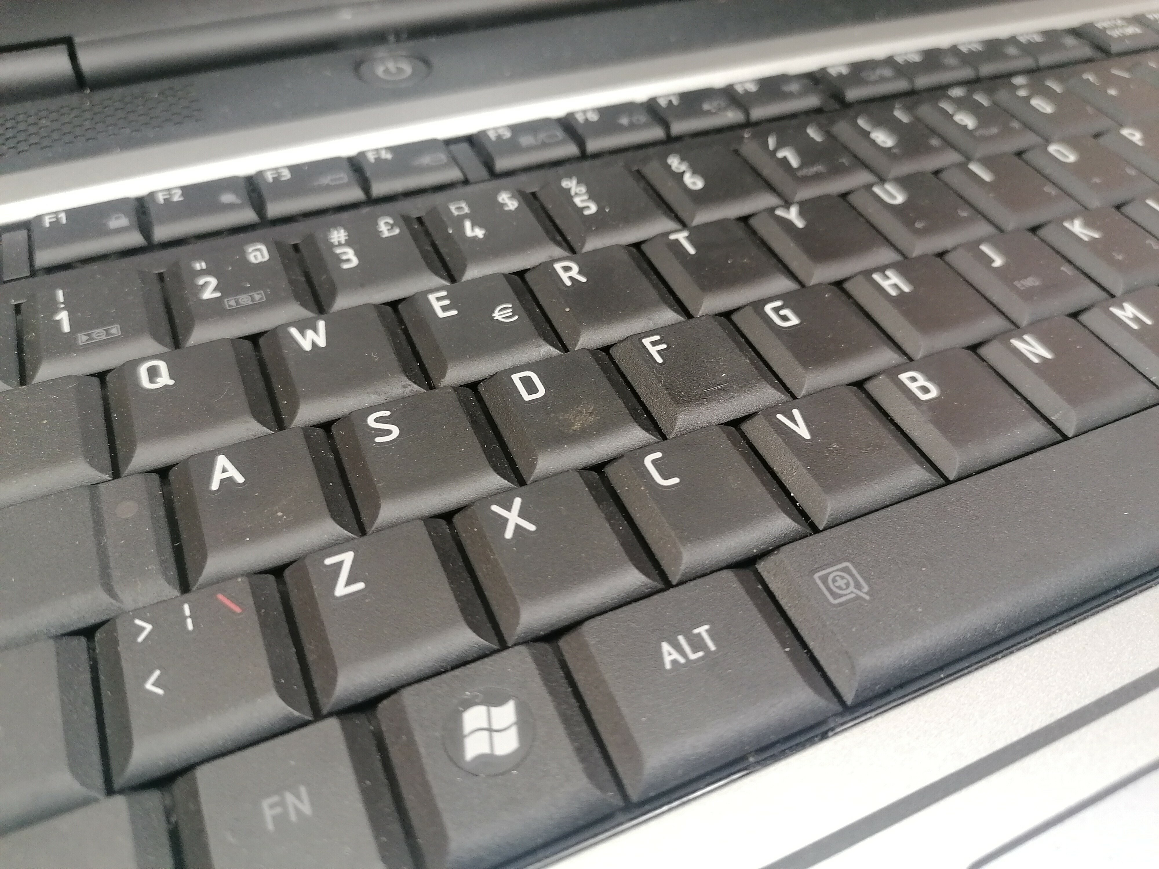 laptop-toshiba-satellite-pro-2gb-ram-126-dysk-model-satellite-pro