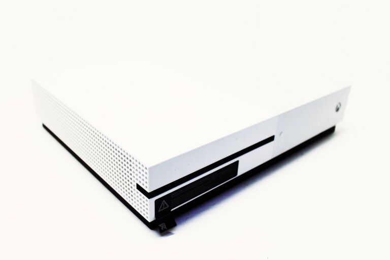 KONSOLA XBOX ONE S 500GB KOMPLET