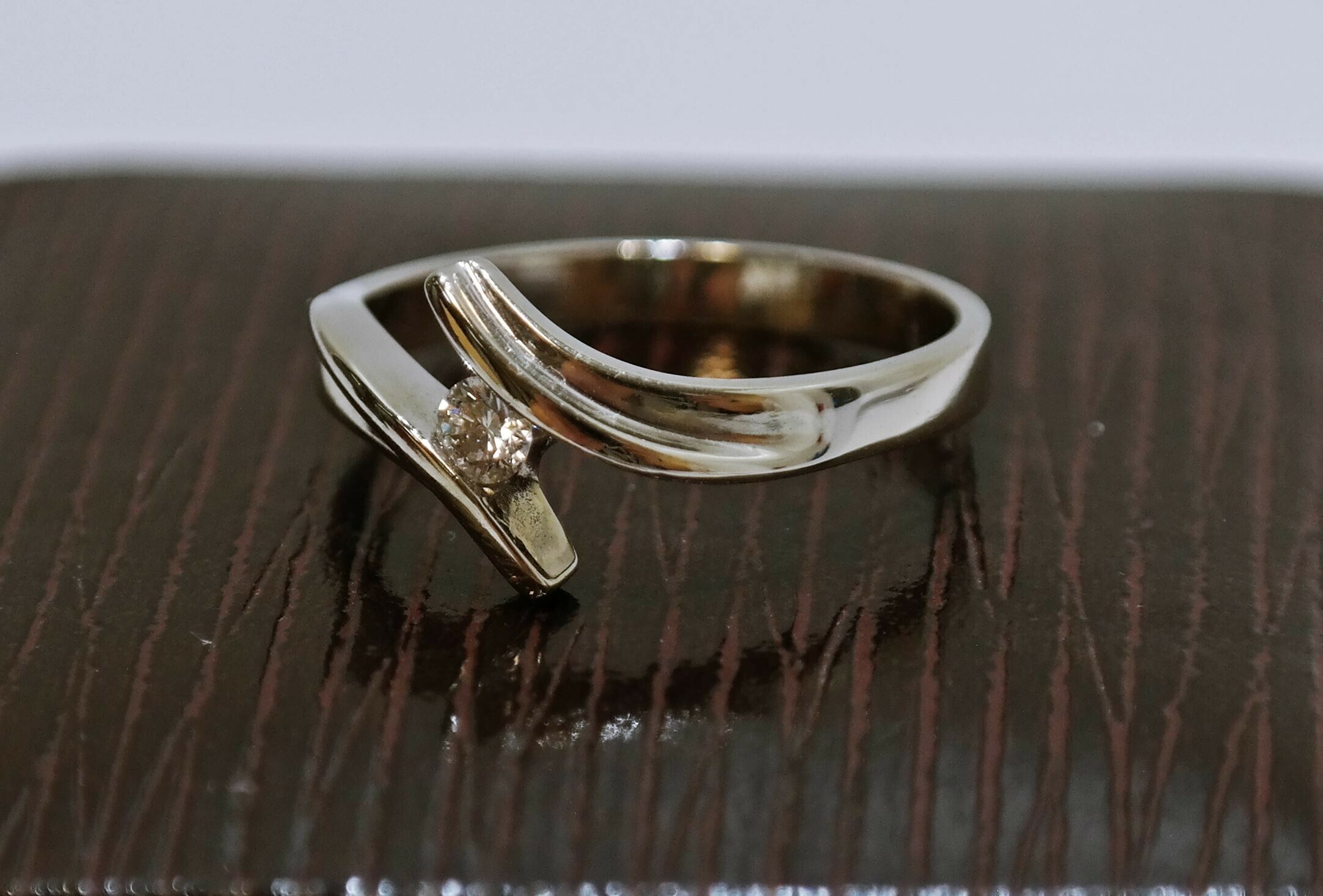 pierscionek-z-bialego-zlota-z-brylantem-01ct-r14-kolor-dominujacy-205826-225106