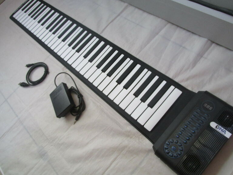 HAND ROLL UP PIANO DNA ROLL 61