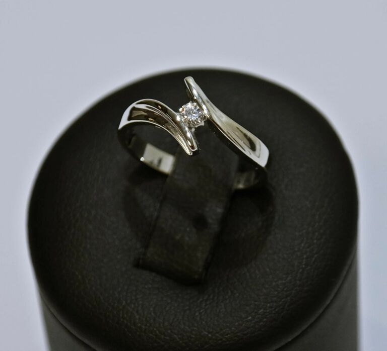 pierscionek-z-bialego-zlota-z-brylantem-01ct-r14-wykonczenie-15753-4