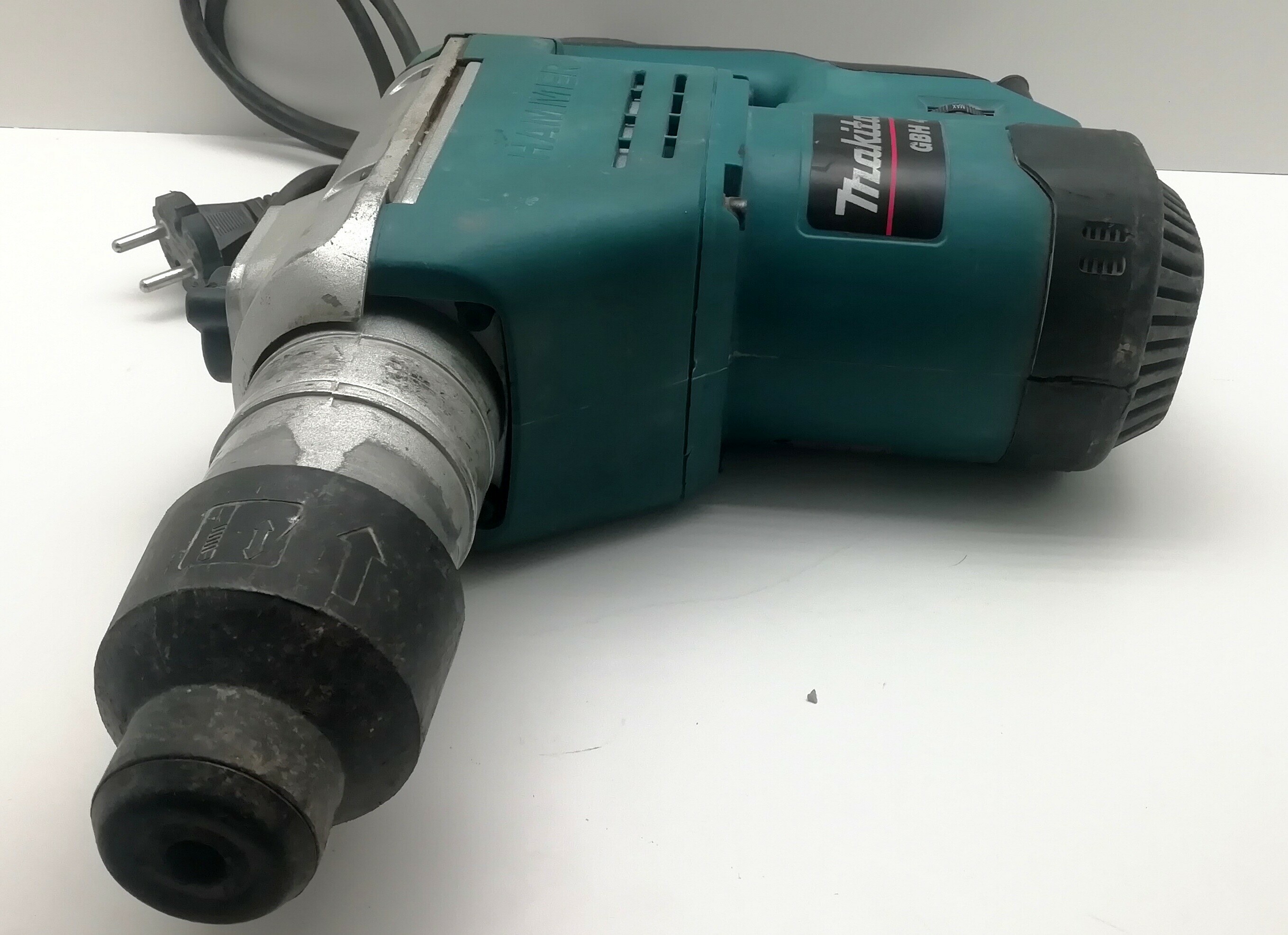 mlotowiertarka-makita-gbh-4-dfe-energia-udaru-1