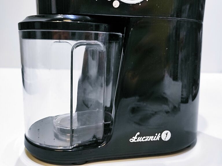 mlynek-zarnowy-do-kawy-lucznik-cg-2019-marka-lucznik