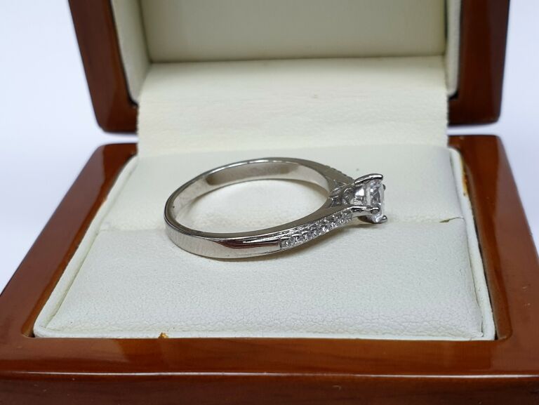 srebrny-pierscionek-z-cyrkoniami-rodzaj-2205-2