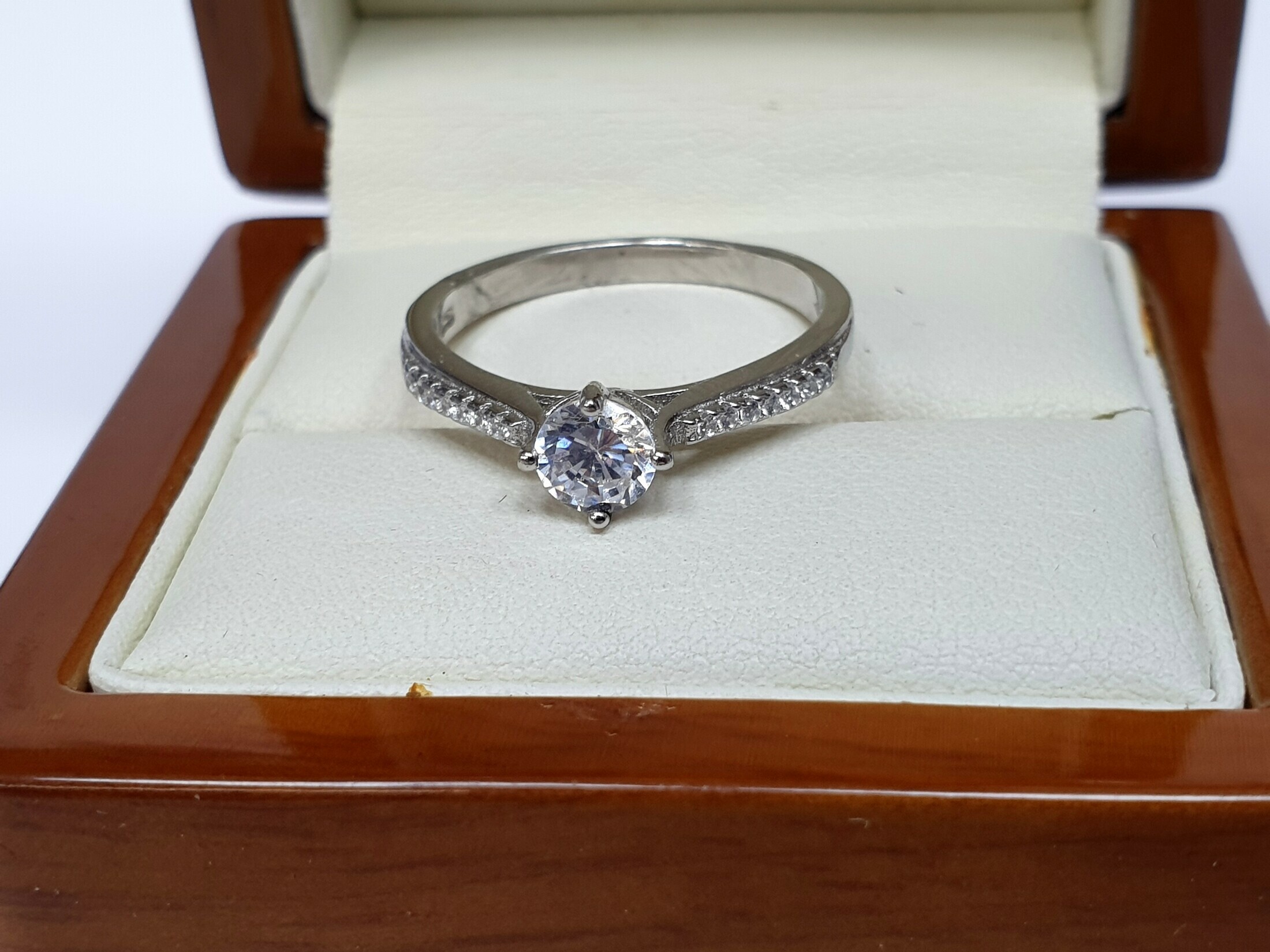 srebrny-pierscionek-z-cyrkoniami-stan-11323-1