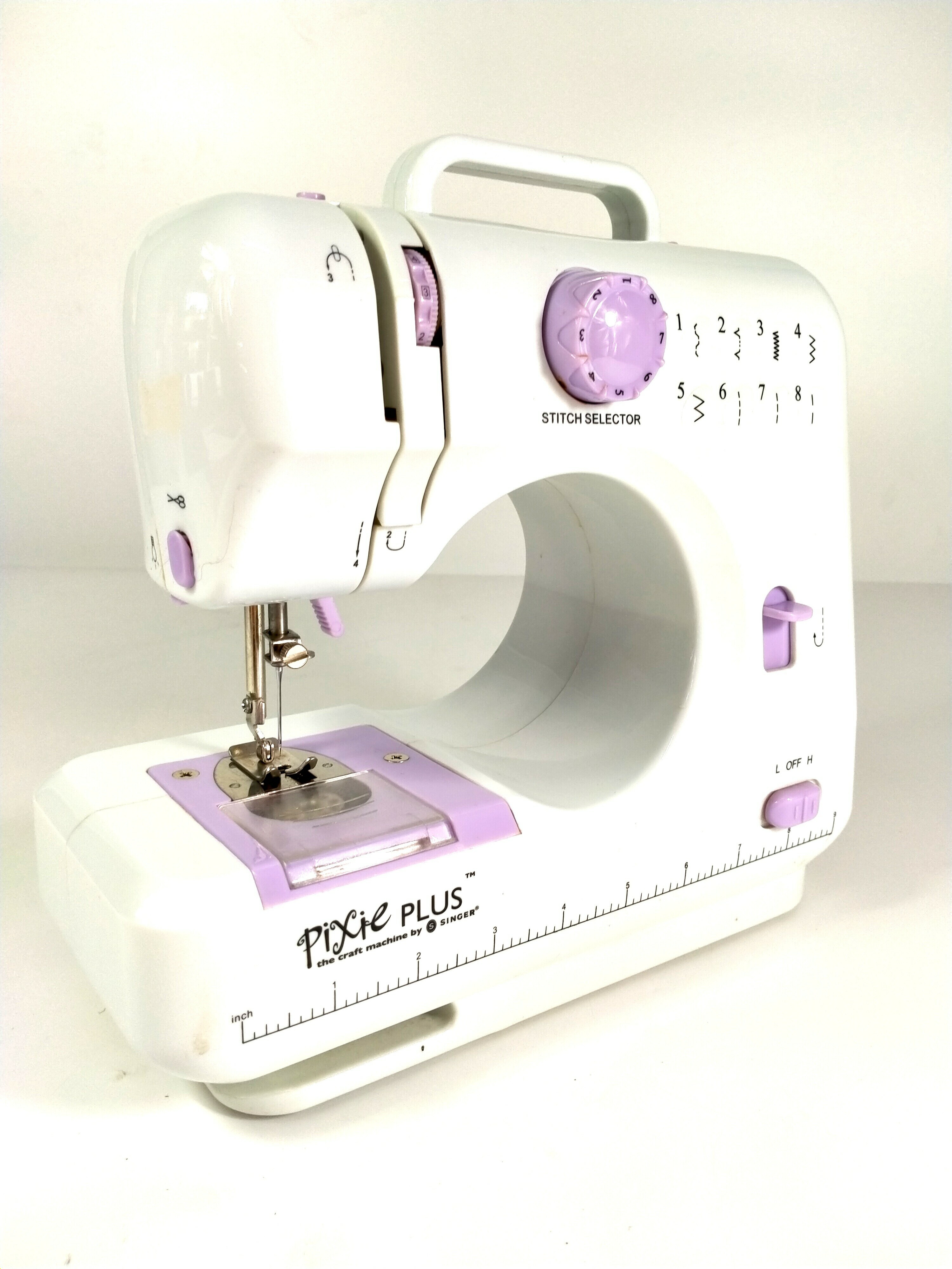 maszyna-do-szycia-singer-pixie-plus-kolor-dominujacy-bialy
