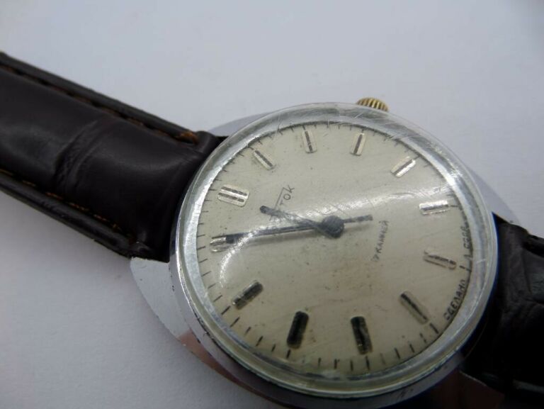 zegarek-wostok-17-kamieni-cccp-mechanizm-mechaniczny