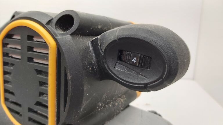 szlifierka-tasmowa-jcb-bs900-900w-rodzaj-zasilania-sieciowa