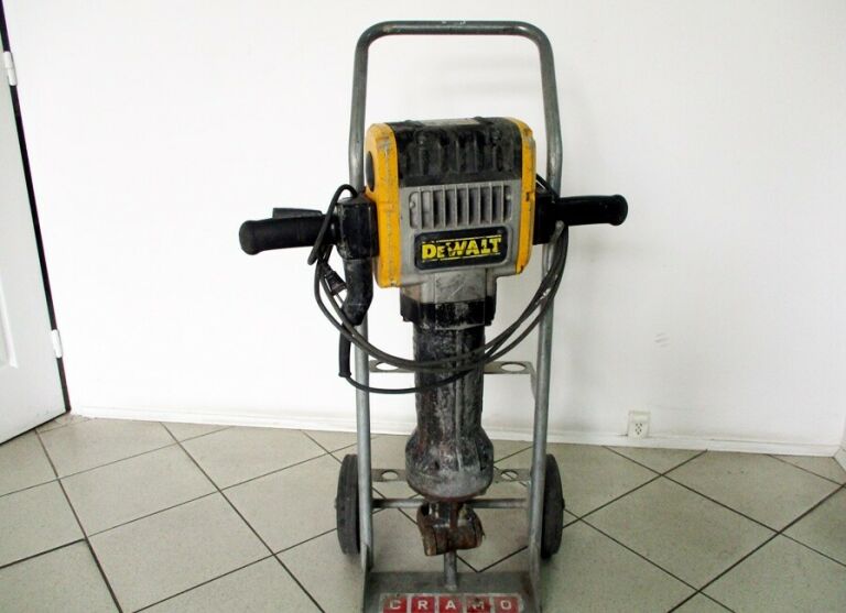 MŁOT WYBURZENIOWY DEWALT D25980-QS ODBIÓR OSOBIST