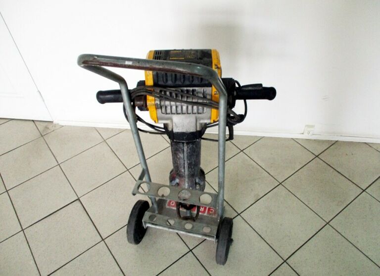 MŁOT WYBURZENIOWY DEWALT D25980-QS ODBIÓR OSOBIST