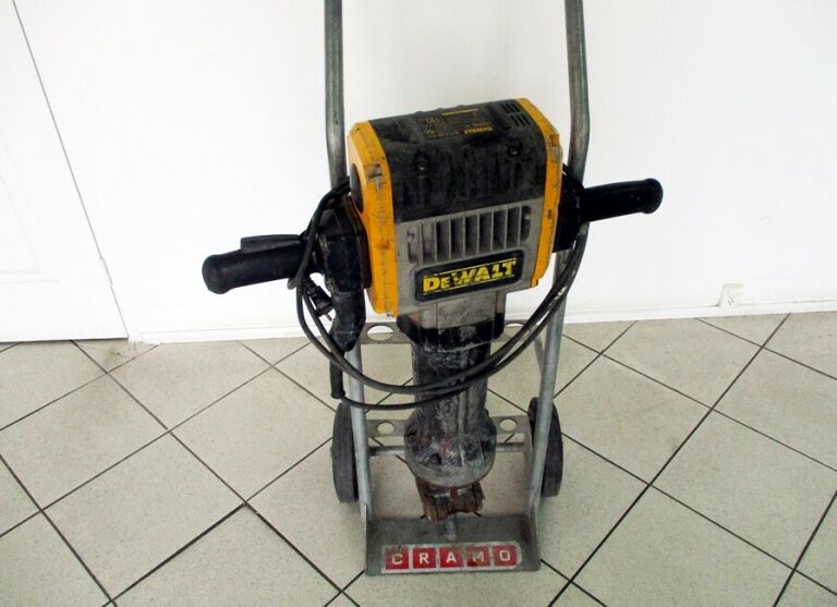 MŁOT WYBURZENIOWY DEWALT D25980-QS ODBIÓR OSOBIST